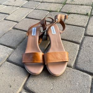 Steve Madden Tan Short Heels Size 10